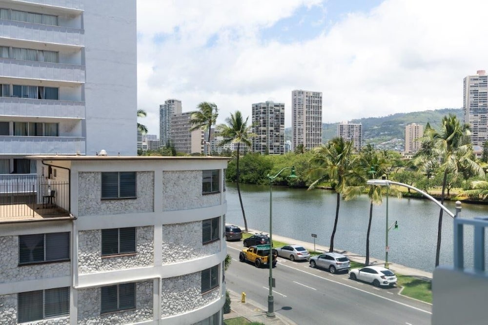 Holiday Surf Hotel 36/43