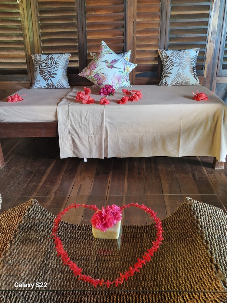 Mezzanine, Panoramic, Suite, 1 Queen and 1 Single Bed, Ocean View