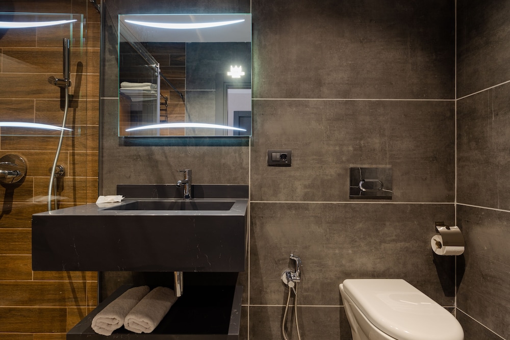 SUPERIOR, TWIN BEDS, CITY VIEW
