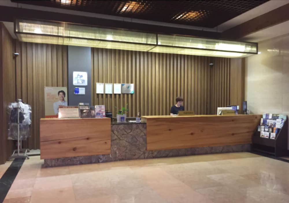 Hotel The Base 3/17