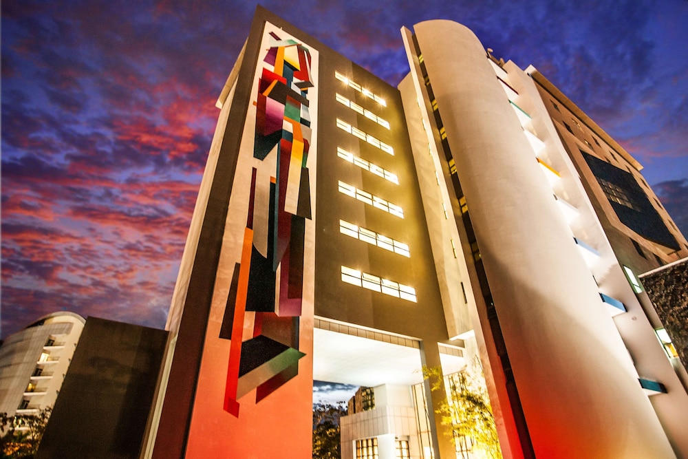 Hennessy Park Hotel in Ebene