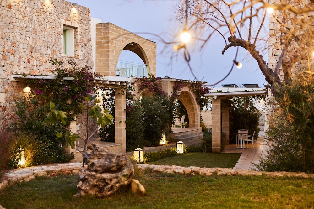 Montiro Hotel 38/48