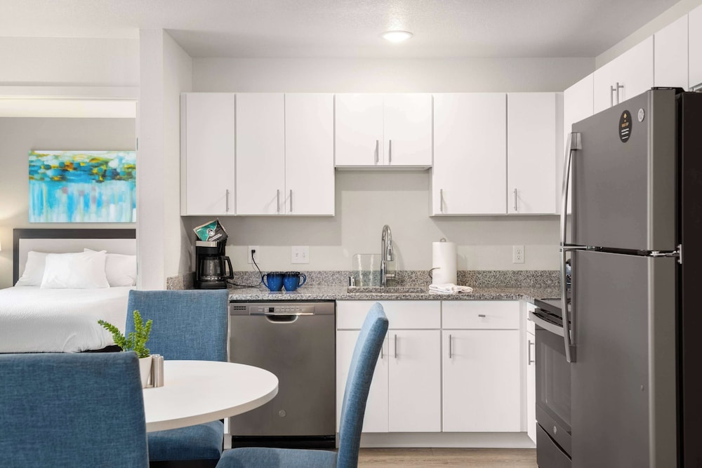 WaterWalk Extended Stay by Wyndham Minneapolis - Plymouth 62/62
