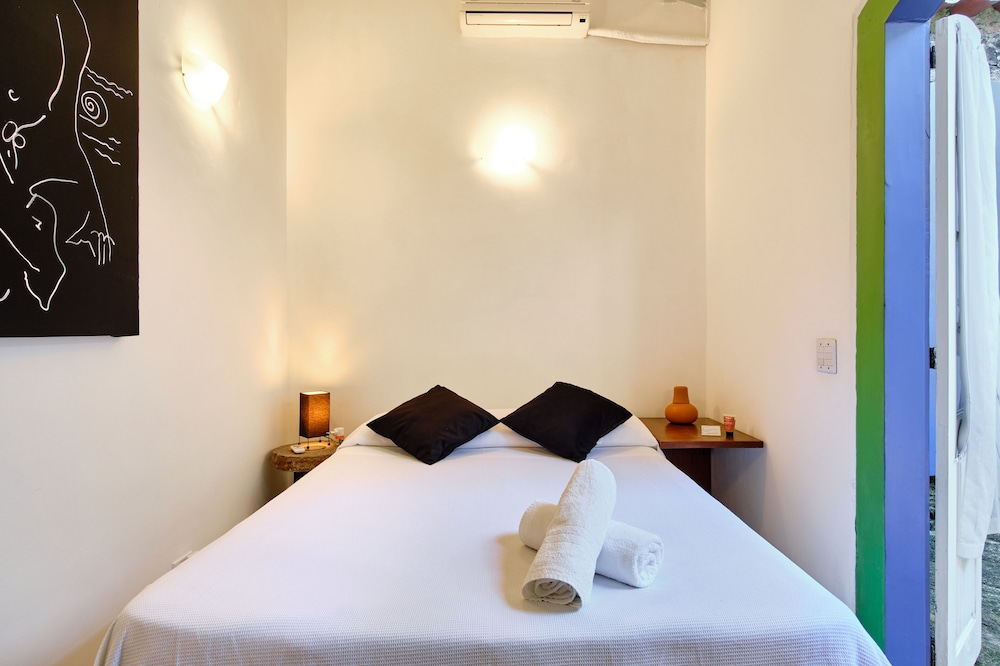 2 BEDROOMS, VILLA, PATIO