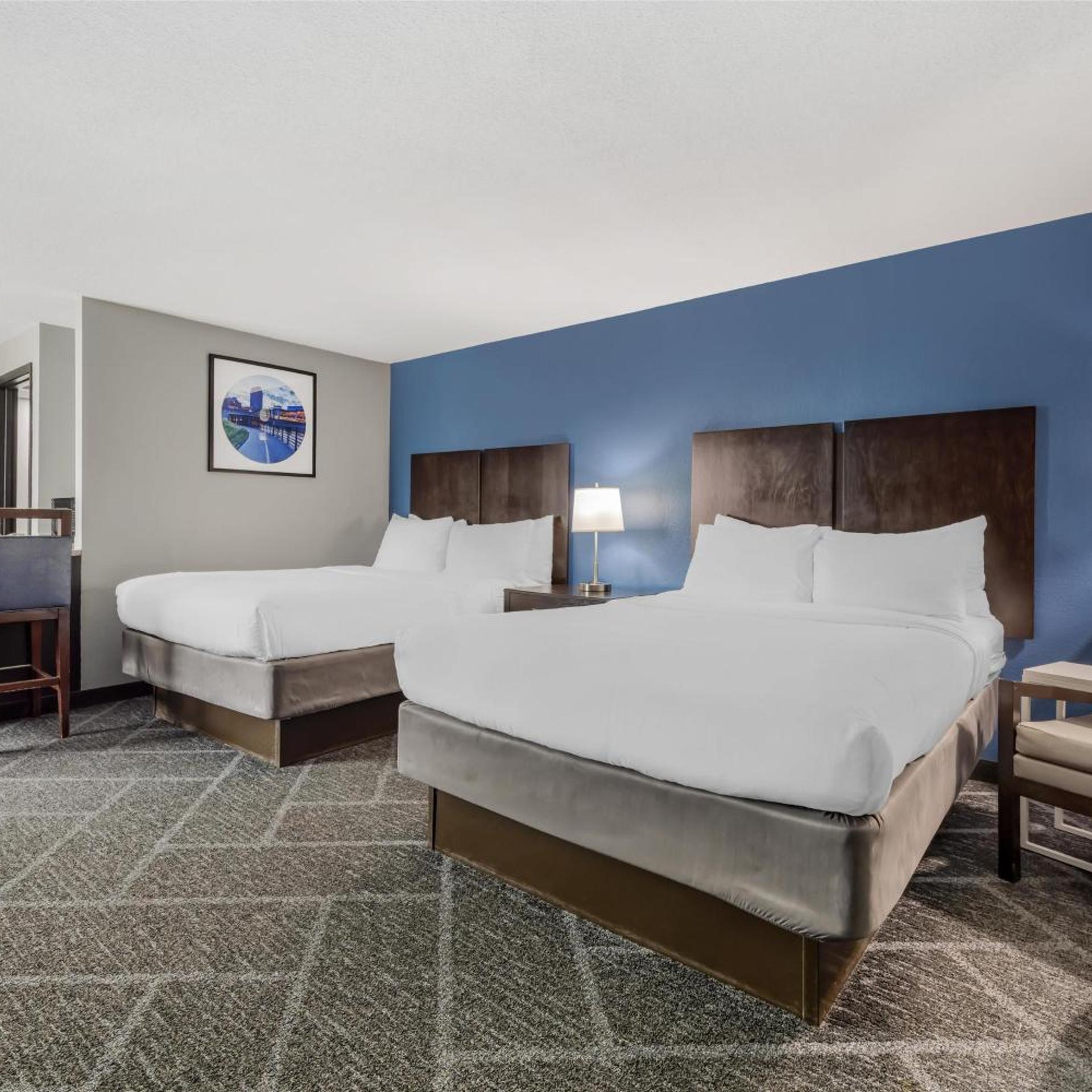 Executive, Queen Bed, Pool Side