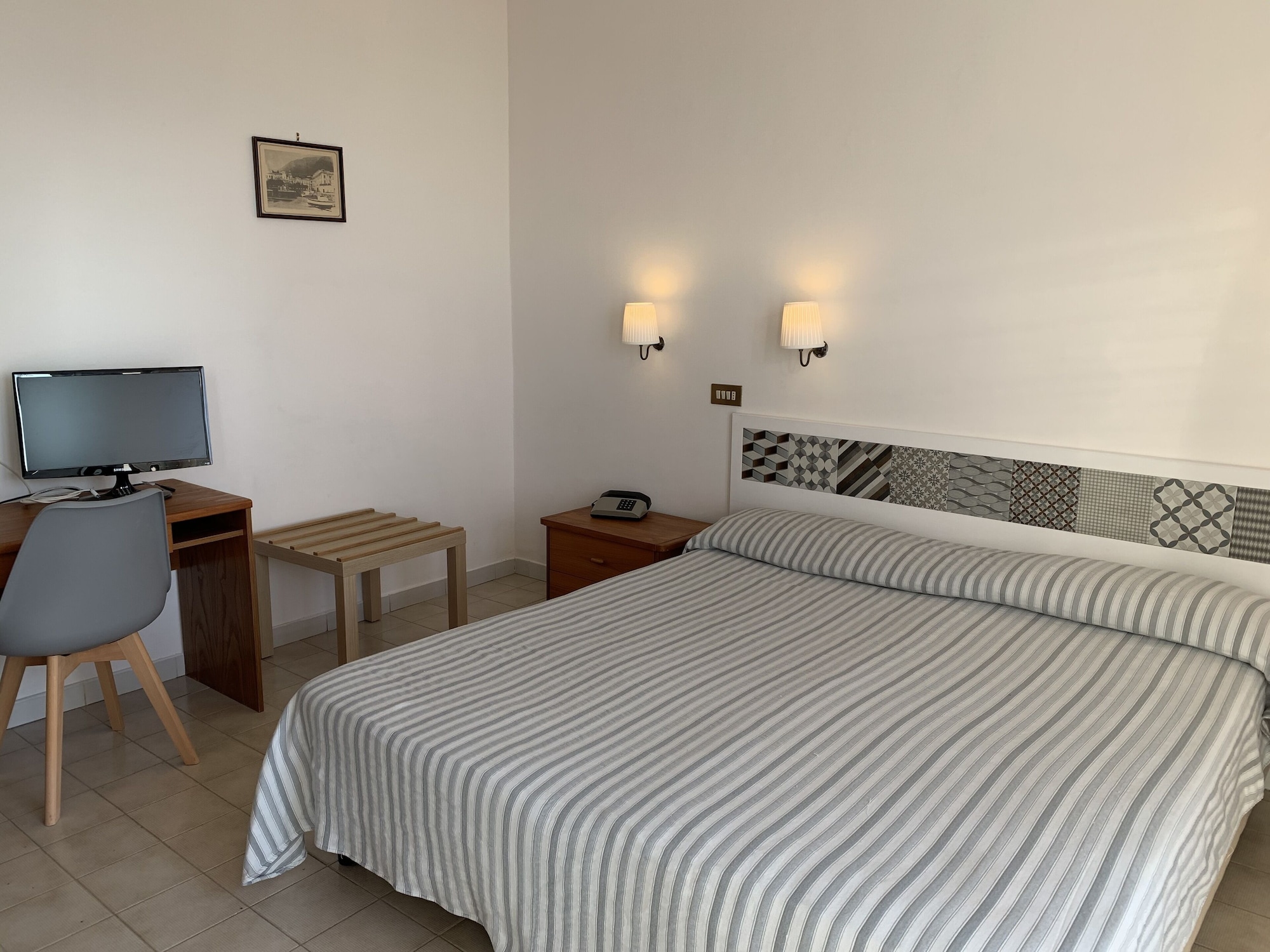 غرفة كلاسيكية بسرير مزدوج بإطلالة على البحر، Hotel Dania 5/10