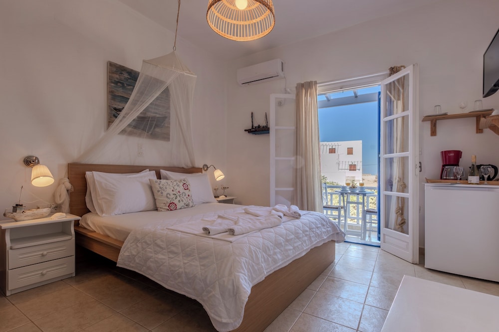 ROOM, DOUBLE BED, PARTIAL SEA VIEW, BALCONY
