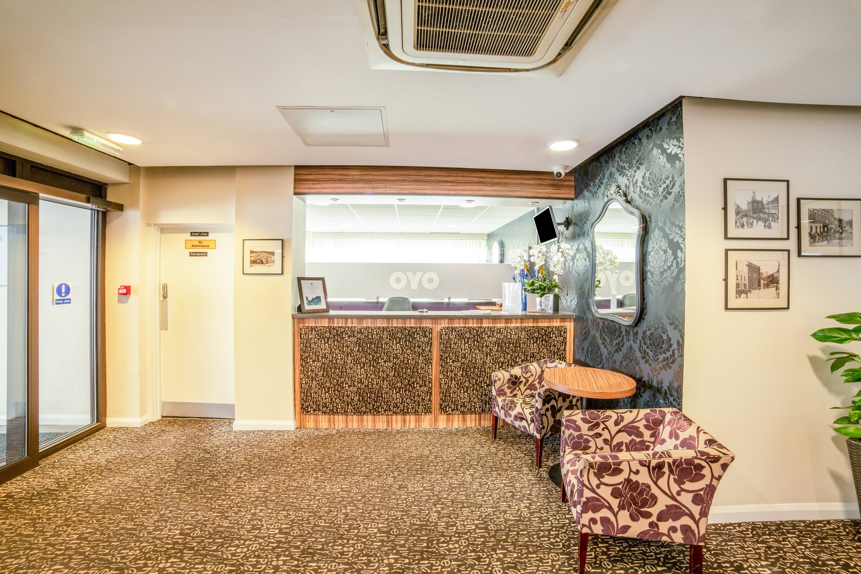 Lobby at OYO The Bridge House Hotel, REIGATE AND BANSTEAD