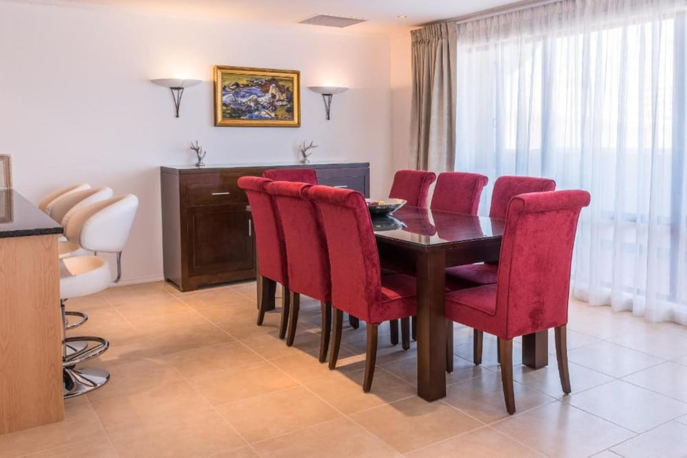 Fino Hotel And Suites 29/34