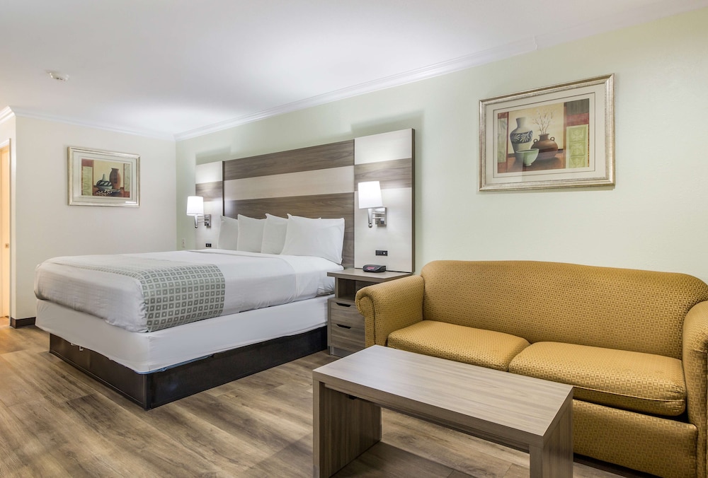 Americas Best Value Inn Columbus, TX 23/41