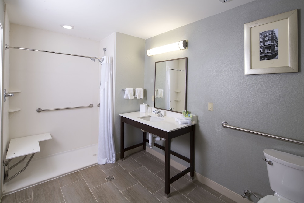 Holiday Inn Express & Suites Oklahoma City Dwtn - Bricktown 20/55