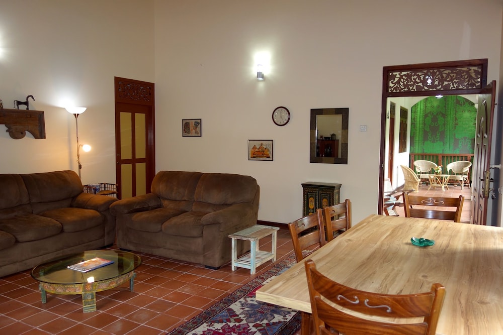 Manel Guesthouse 25/50