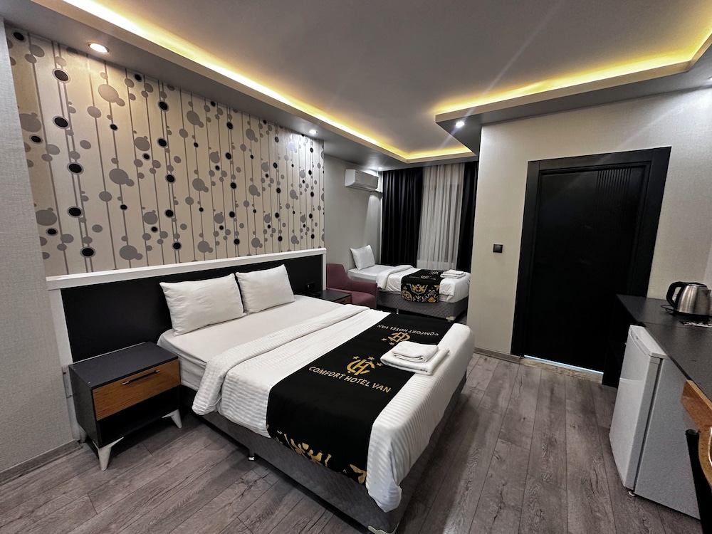 Comfort Suites Hotel 13/50