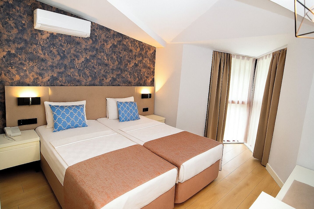 Standard, Twin Beds, Murphy Bed, No Balcony