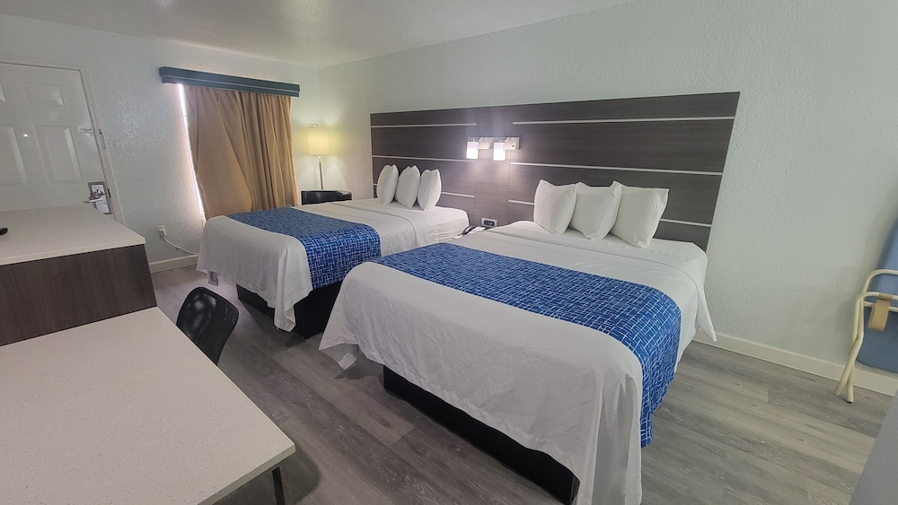 Econo Lodge Inn & Suites Near Lackland AFB San Antonio, TX 15/36