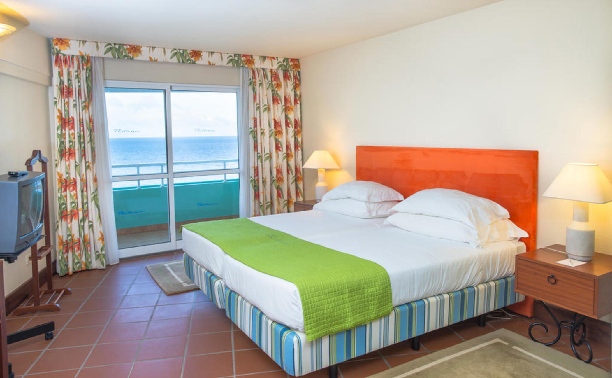 SUPERIOR, SEA VIEW
