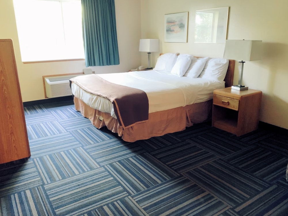 Sleep Inn & Suites Wisconsin Dells - Lake Delton 5/22