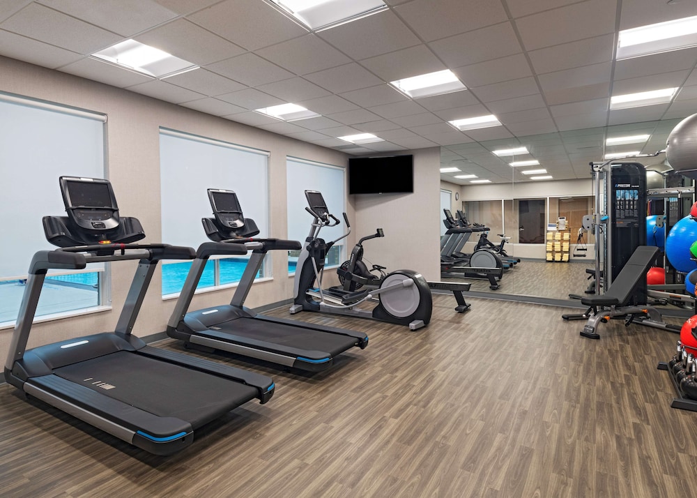 Hyatt Place Austin / Lake Travis / Four Points 35/55
