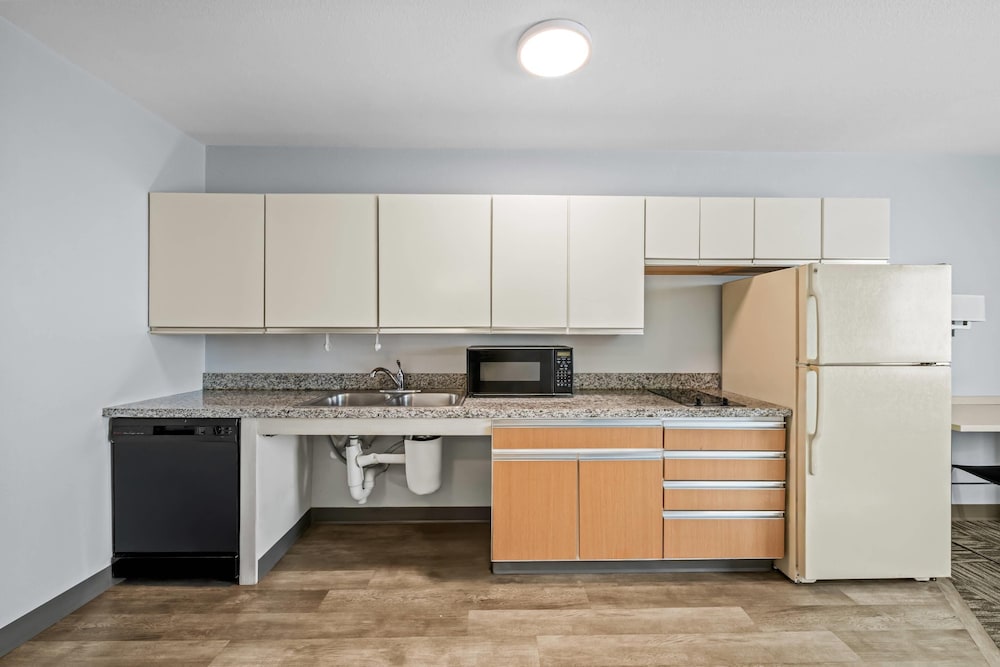 MainStay Suites Greensboro 35/46