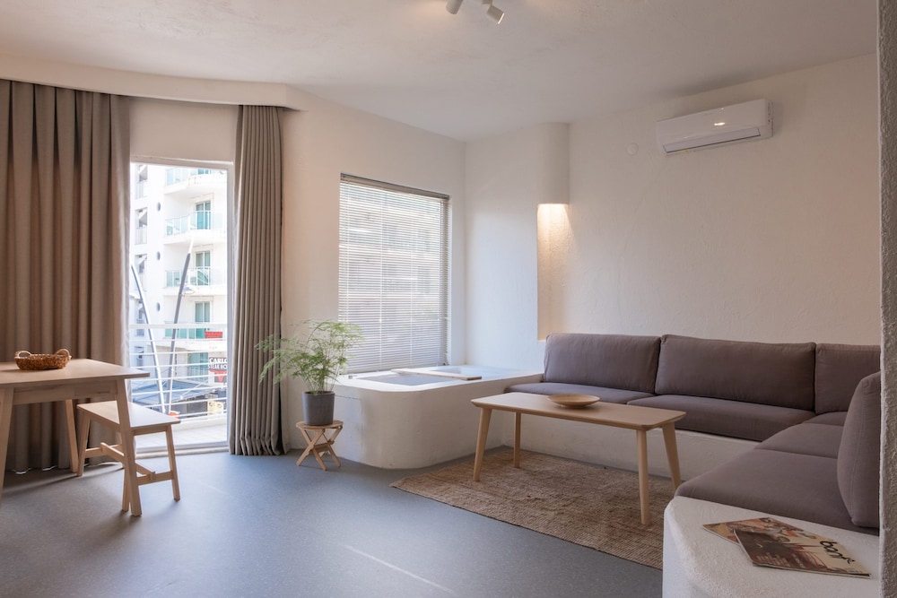 L Olive Homes 48/66