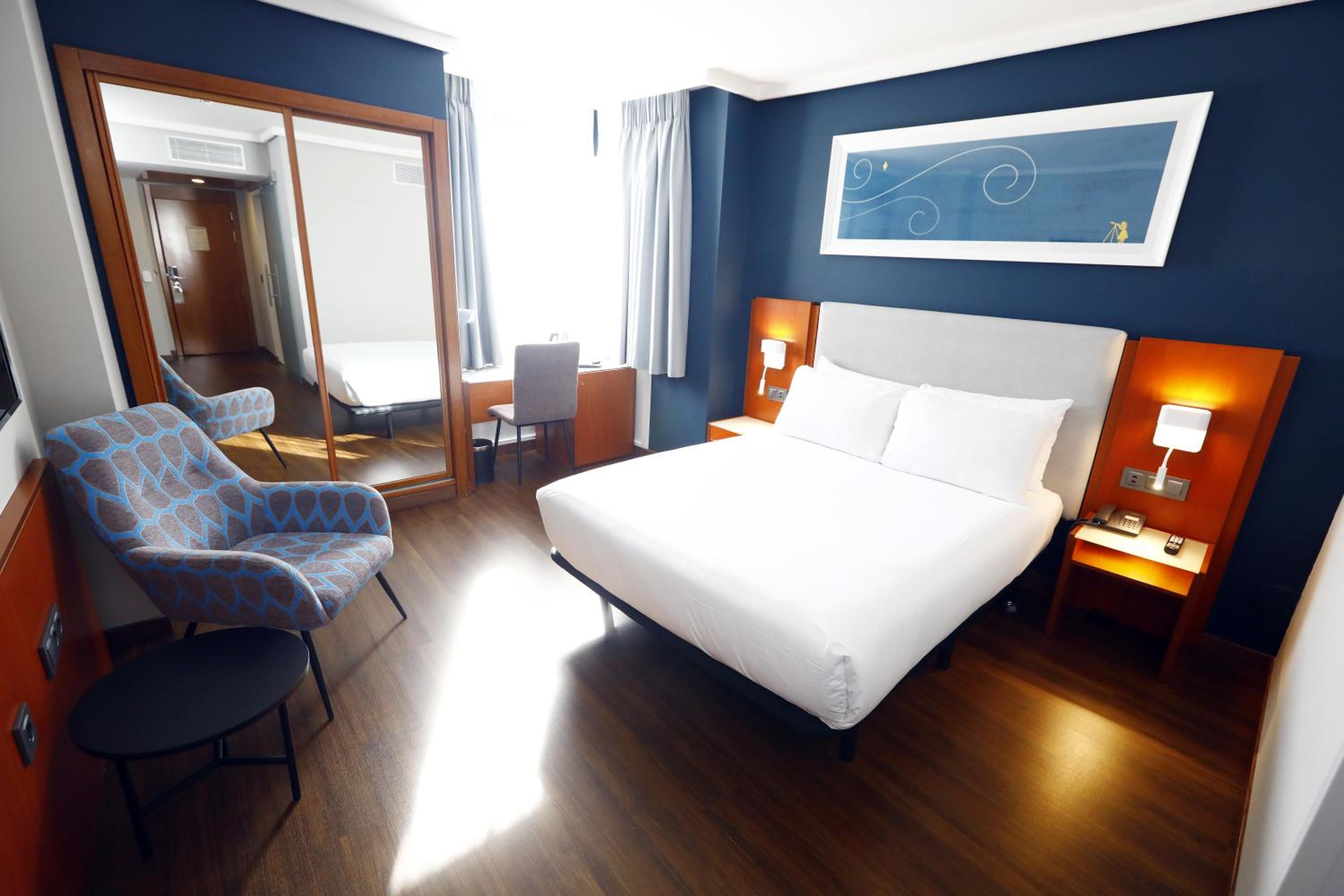 Room, Queen Bed, Accessible