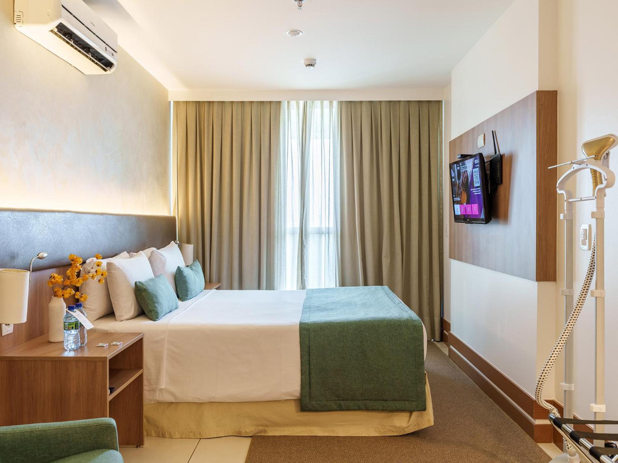 Room, Double Bed, City View 2/6