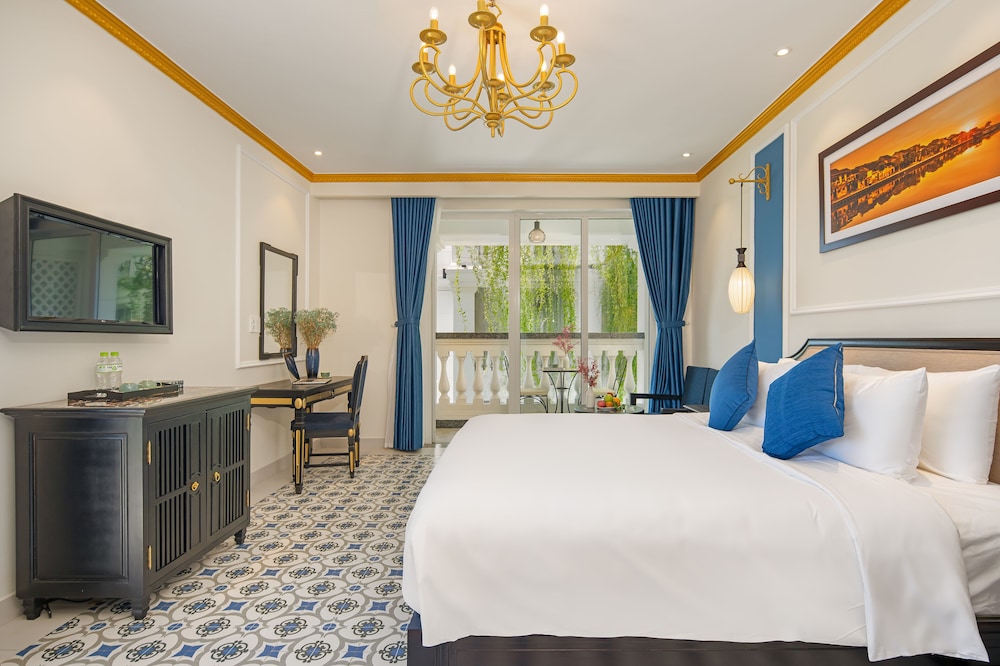 غرفة ديلوكس بسرير كينج بإطلالة على المسبح بحوض استحمام، Hoi An Blue Sky Boutique Spa 2/10