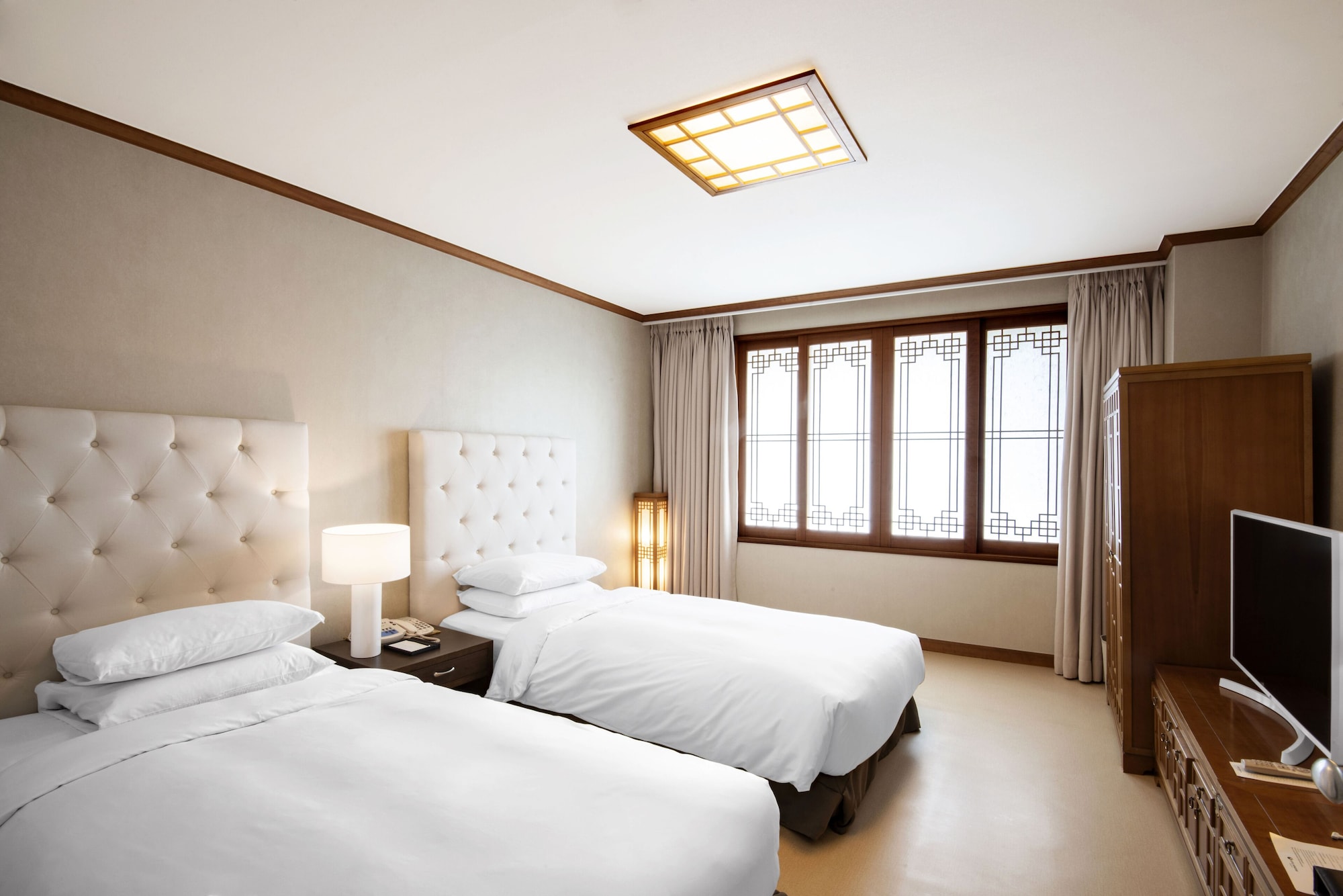 Deluxe, Twin Beds