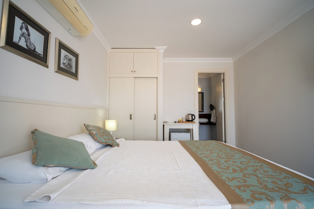 Artemis Hotel 26/69