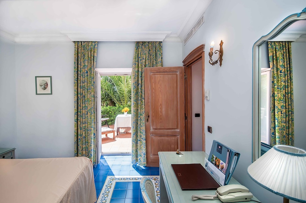 Punta Molino Beach and Resort Spa 33/82