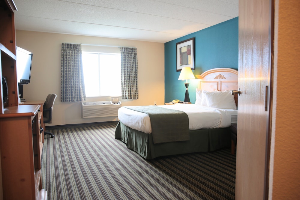 American Inn and Suites Peosta, IA 13/35