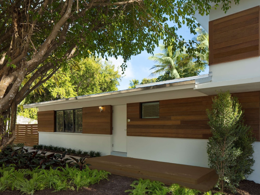 La Siesta Resort & Villas 3/82