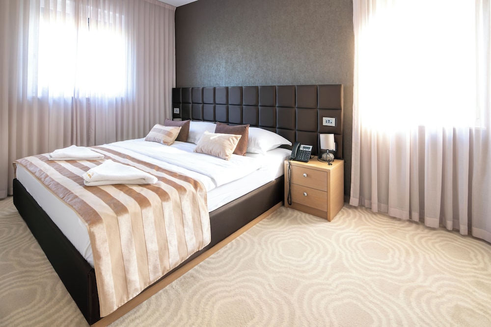 Royal Airport Hotel 26/69