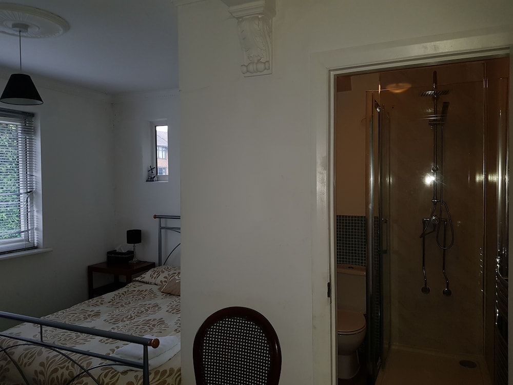 OYO Guest House Ellipse 43/60