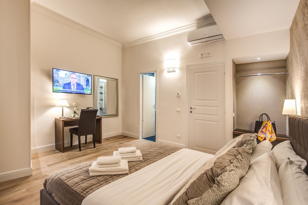 River Luxury Suites 6/25