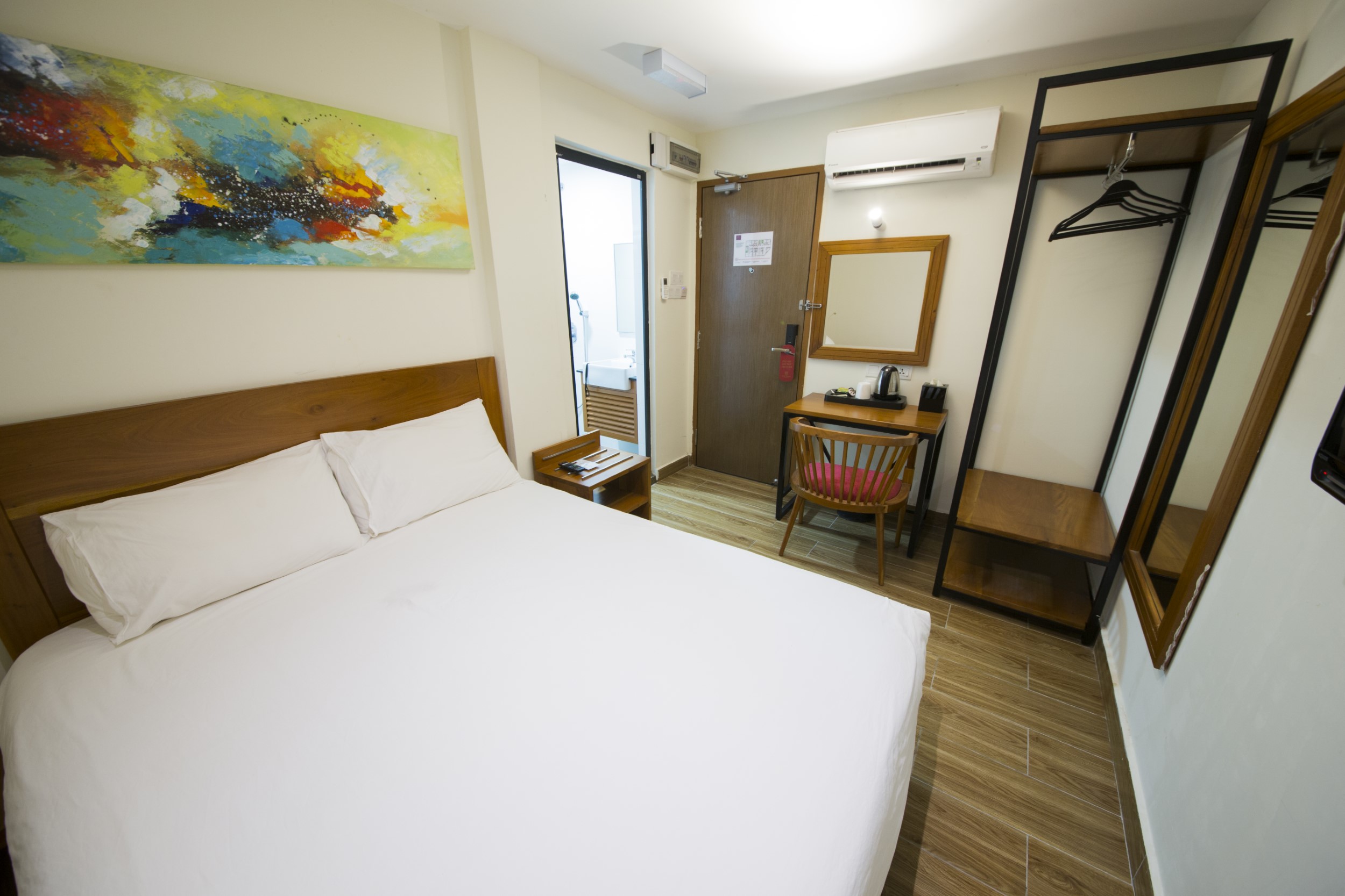 Deluxe, Double Bed, No Window