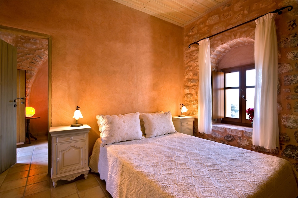 Arapakis Historic Castle 10/50