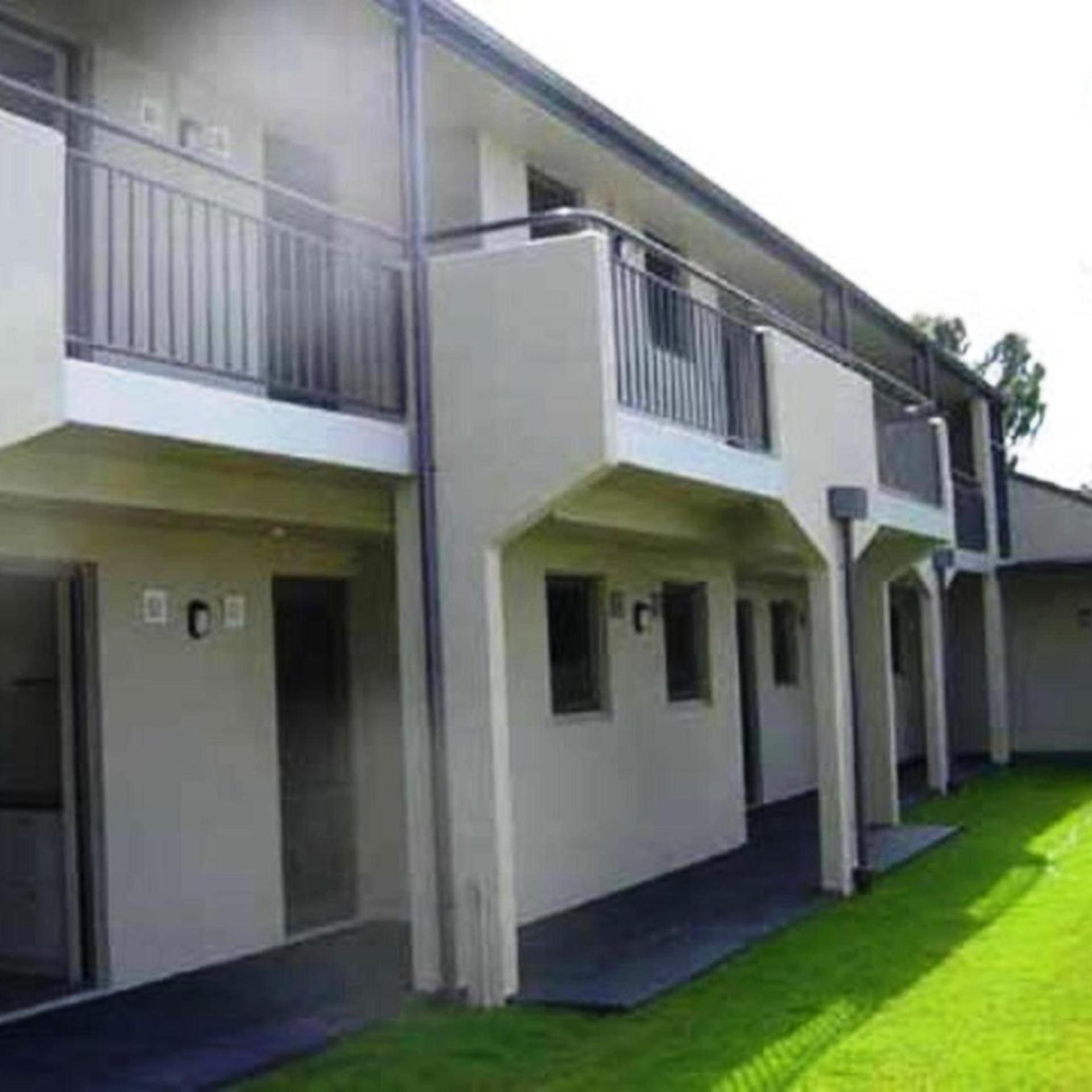 AZENA MOTEL 6/50