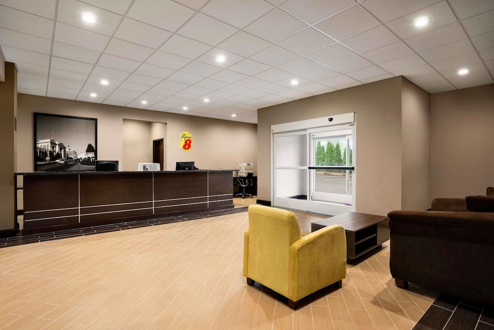 Super 8 by Wyndham Hershey Chocolate Avenue 5/23