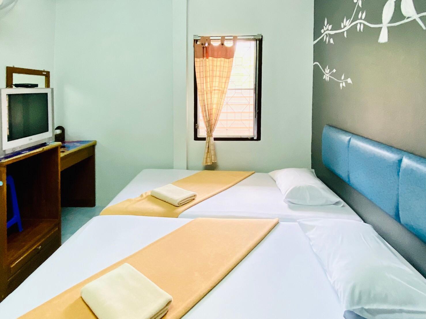 Room, Twin Beds, with Fan