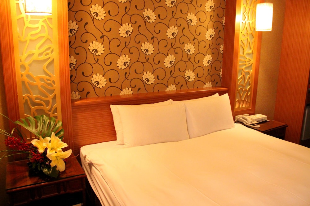 Crystal Hotel 18/67