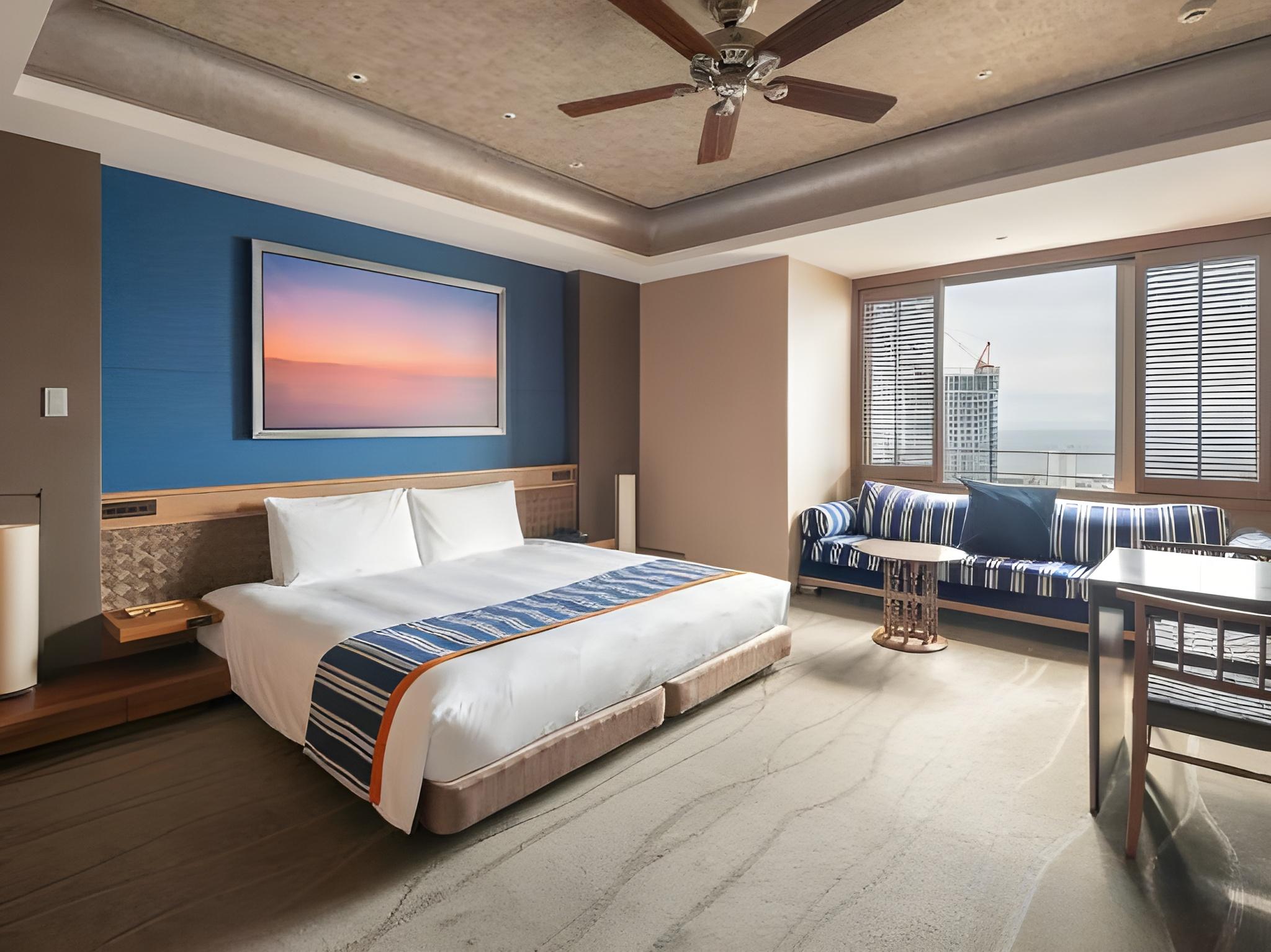 Club, Deluxe, King Bed, Harbour Side, Corner