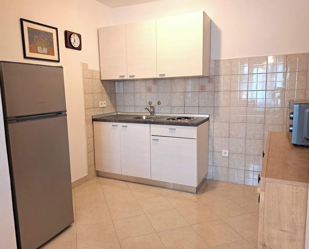 COCALETTO APARTMENTS 8/71