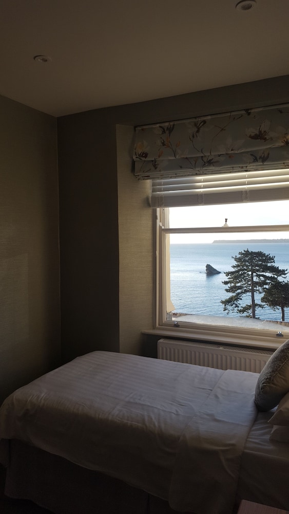 Family, Sea View