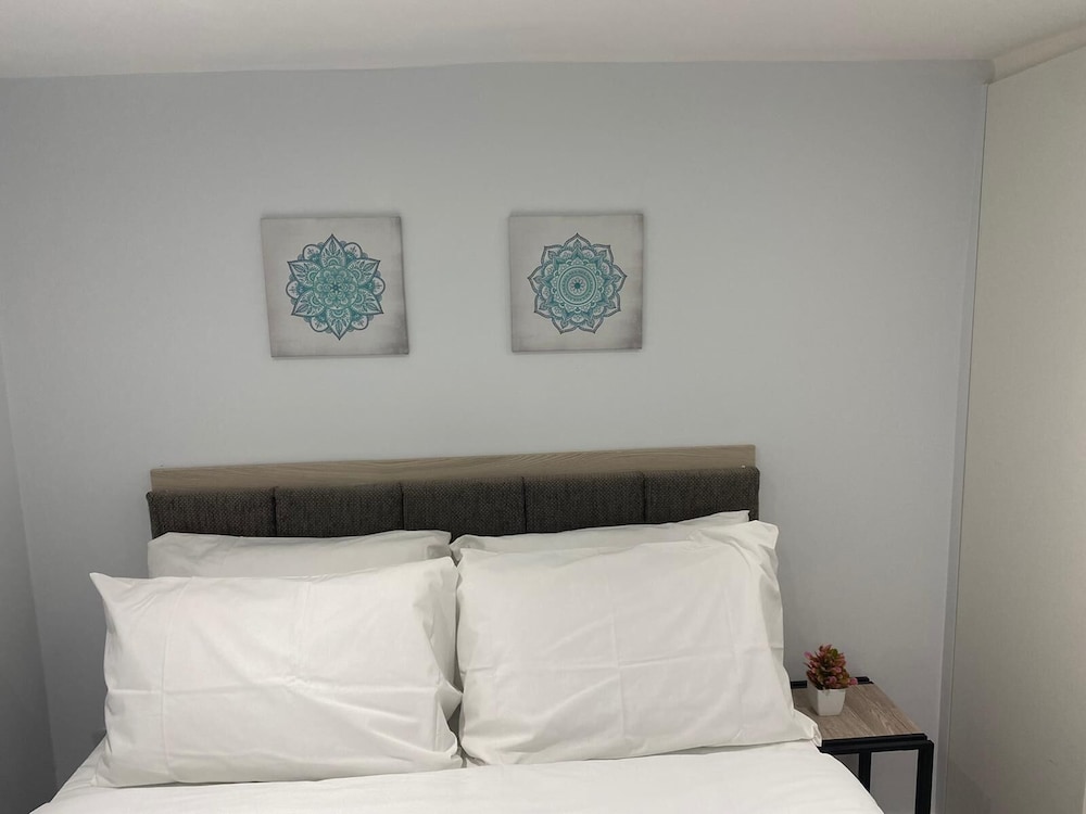 HYDE PARK SUITES 27/55