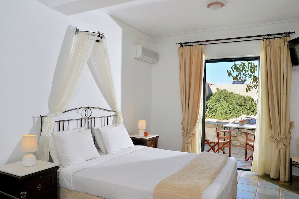 Vasilaras Hotel 15/50