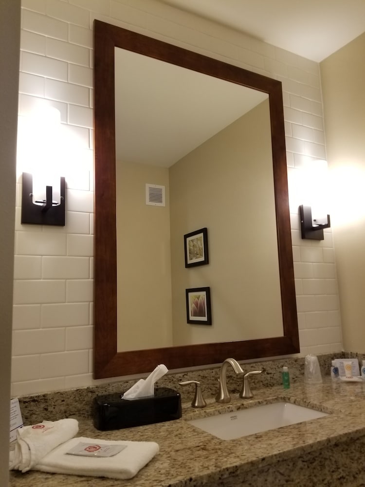 Comfort Suites Brookings near University 23/51