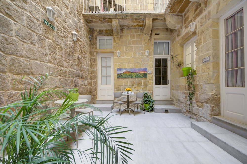 Tritoni harbour suites 9/55