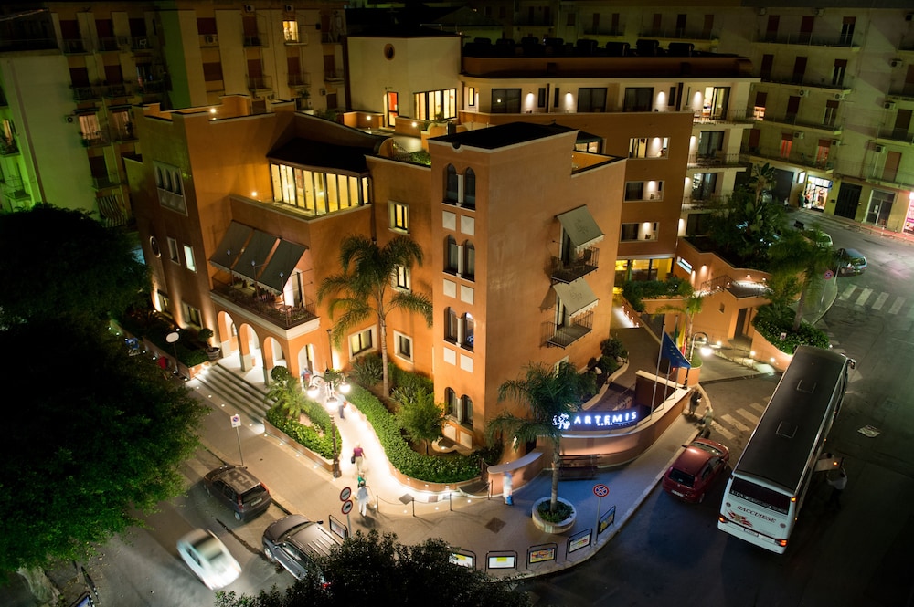 Artemis Hotel 7/69