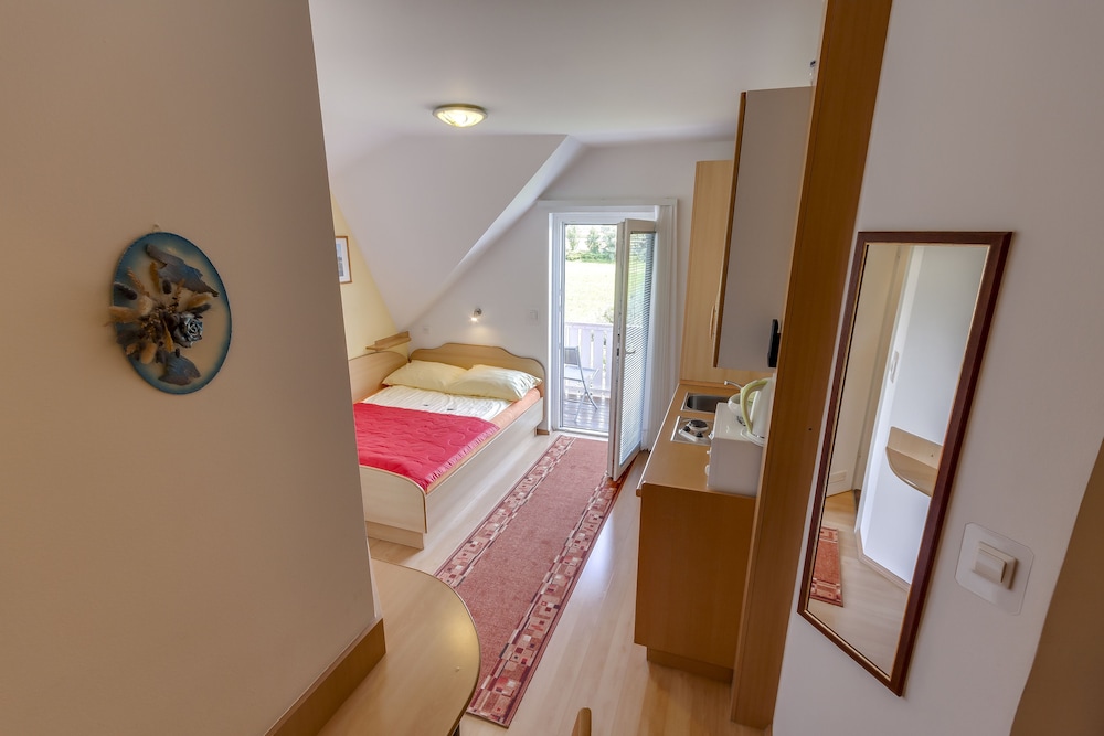 Rooms and Apartments Jana 49/76